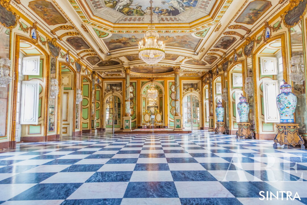 <em>Palacio Nacional de Queluz</em><br>El Salón de Embajadores en el Palacio Nacional de Queluz. A veces se le llama salón del trono o salón de los espejos.