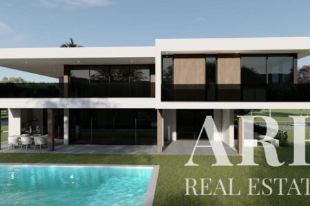 Villa for sale in Aroeira, Almada