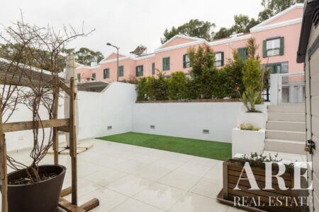 Villa for sale in Oeiras Golf Residence, Oeiras