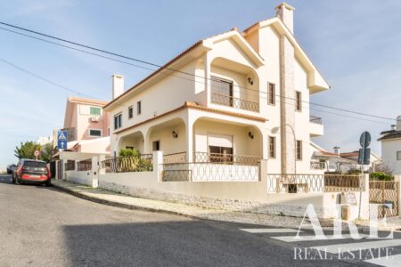 Villa for sale in Linda-a-Pastora Queijas, Oeiras